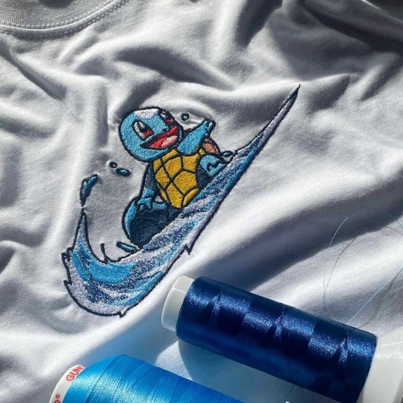 Custom Carapuce | Pokémon | T-shirt ample brodé - Pokemon - Le Nuage Orange